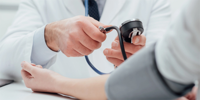 डॉक्टरांचा निष्काळजीपणा की हत्या? १२ वर्षांनंतर ५ डॉक्टरांवर गुन्हा दाखल!